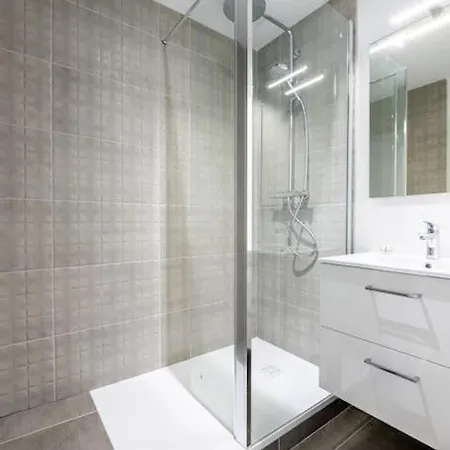 Esprit Marvel: 2 Chambres- Fibre- Balcon- Parking Appartamento